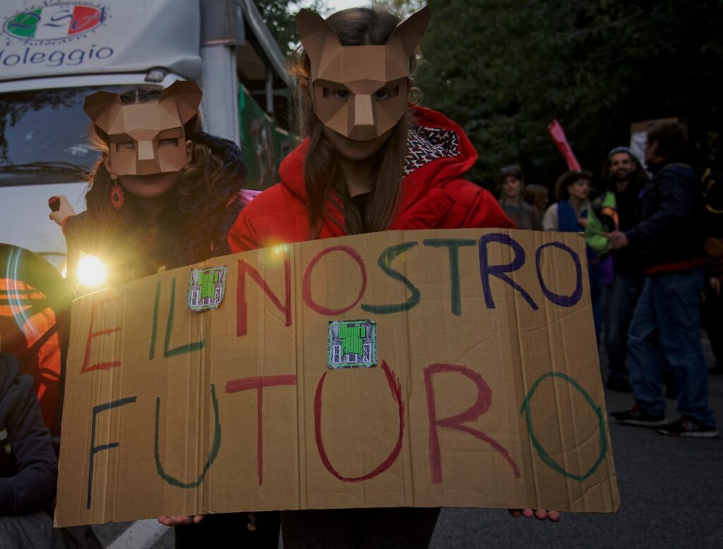 Giovani in prima linea per il clima 1 Giovani in prima linea per il clima 3