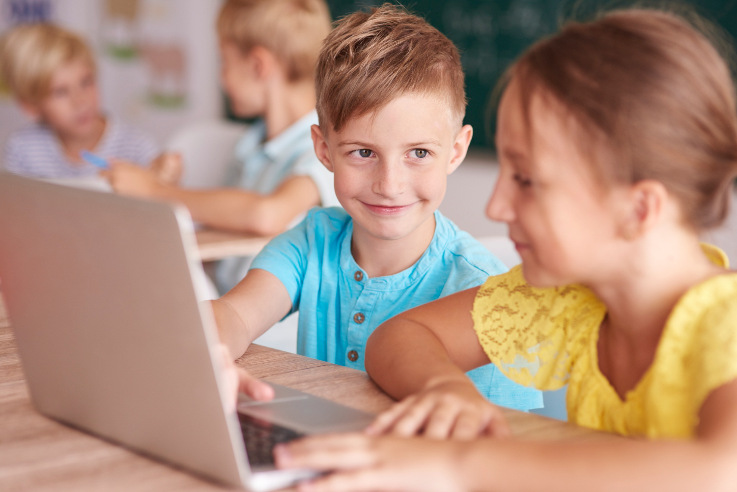 Tutti insieme per un mondo migliore: bambine e bambini protagonisti della cittadinanza digitale