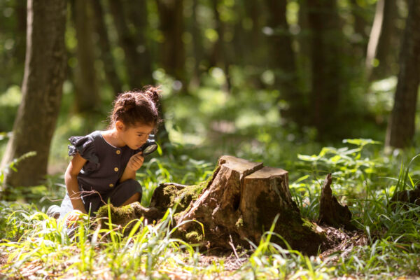 bambina esploratrice
