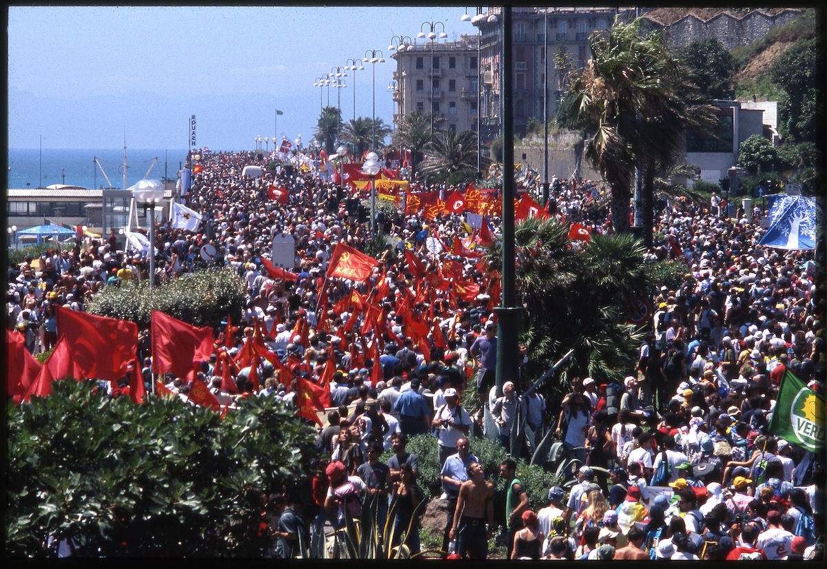 Corso Italia manifestazione del 21 luglio 2001. Foto di Michele ferarris Wikimedia Commons