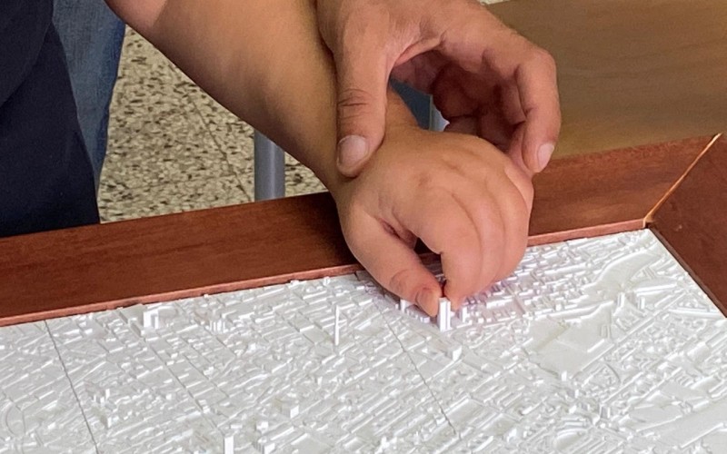 London touch tour 3D un viaggio tattile per le ragazze e i ragazzi non vedenti