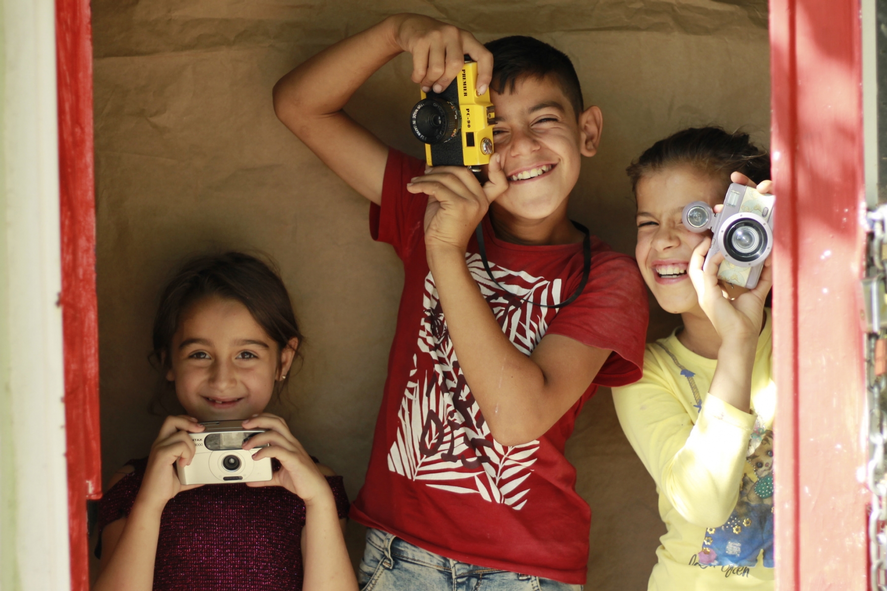 Sirkhane darkroom la fotografia spiegata a bambini e adolescenti che vivono in contesti di guerra