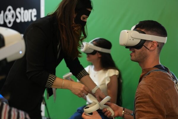 bambini e bambine con visore