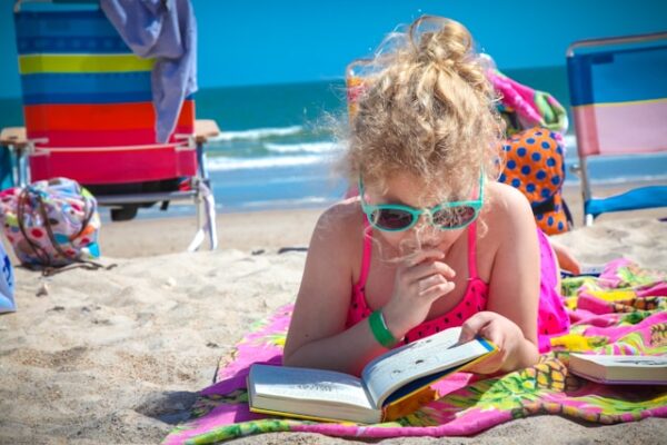 bambina al mare