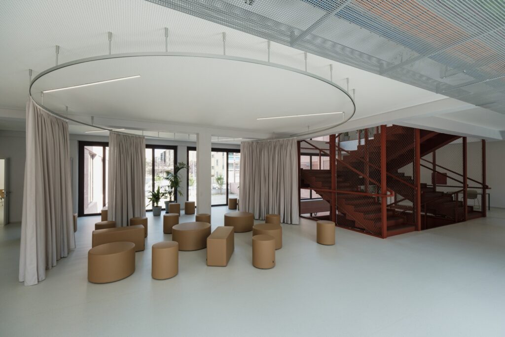 Architettura e didattica: Torino fa scuola fa scfermi 2sett19 0040 5d9b47caf2f3f liceo fermi torino 3