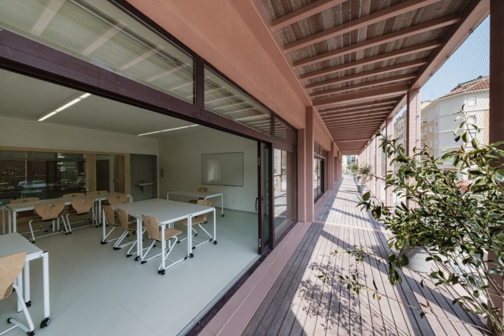 Architettura e didattica: Torino fa scuola fa scfermi 2sett19 0052 5d9b47cd6b642 liceo fermi torino 2