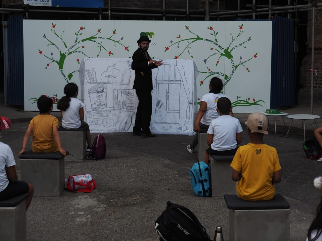Il Polo del '900 per la scuola foto laboratorio bombetta book 62b2c188161d0 Bambini museo