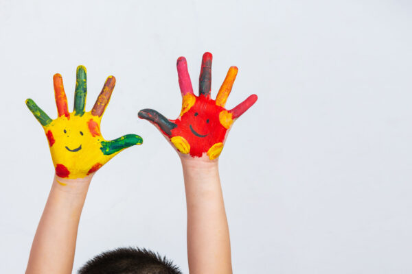 hands child who smeared Freepik