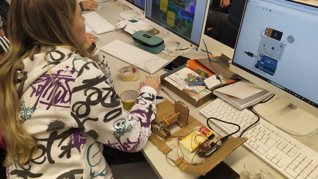 Arduino al Liceo Classico? Tutto è possibile, con le Coloriture! img 20240217 121324 6630ad3243dc3 esperimento coloriture 2