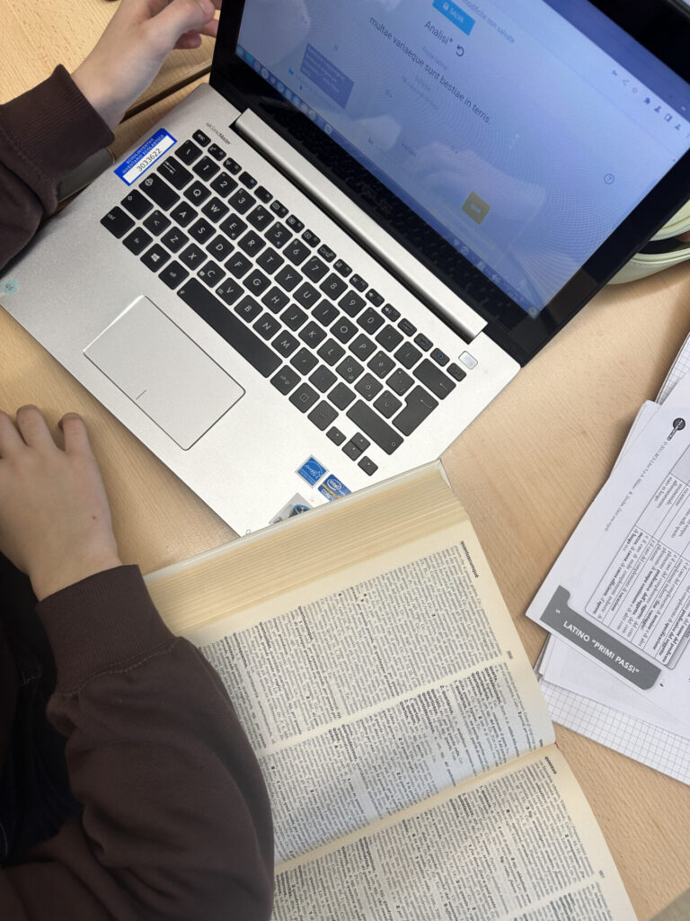 Latin|era>: un assistente digitale per lo studio del latino latineradizionario latineradizionario