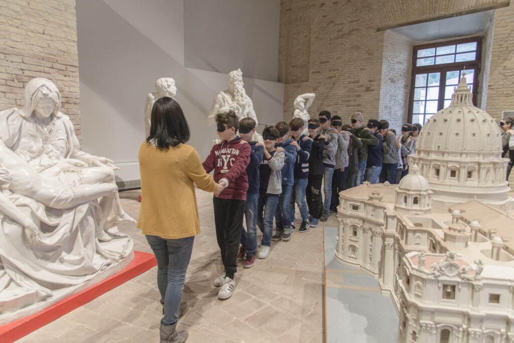 Un’esperienza “da toccare” museo omero lunasimoncini 105 5d9b441b02d5f Museo Tattile Ancona